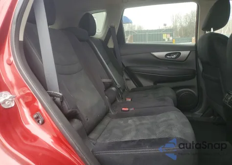 2015 Nissan Rogue S z USA, uszkodzony, nr VIN 5N1AT2MV7FC767330